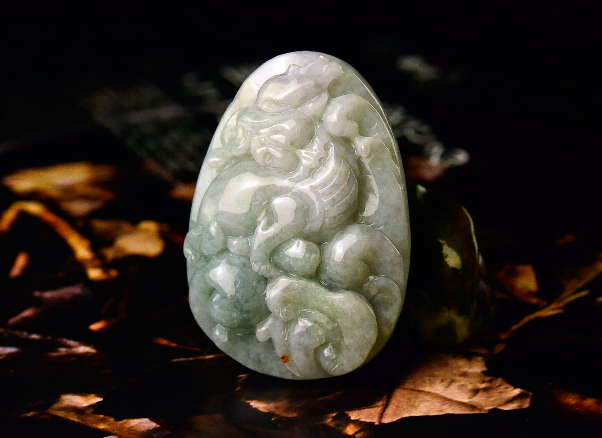 天然翡翠彫刻 ペンダントトップ/根付 麒麟 - 天然石の卸屋