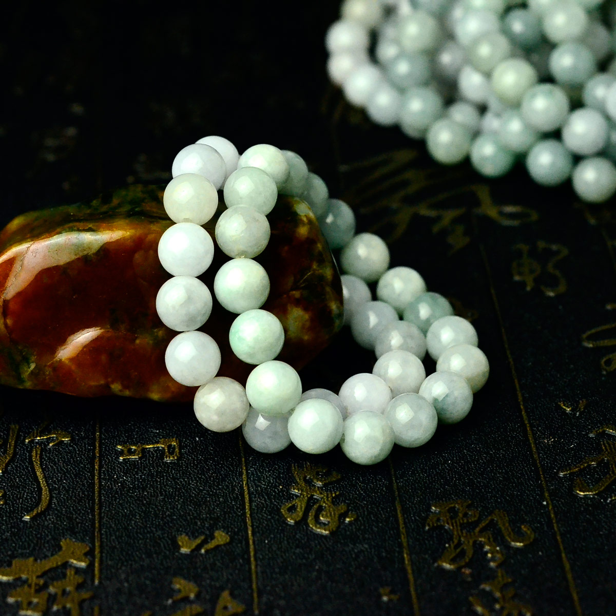 翡翠ブレスレット 淡い翠 10mm珠 18cm - 天然石の卸屋